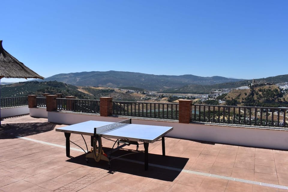 Balcony/Terrace, Entertainment