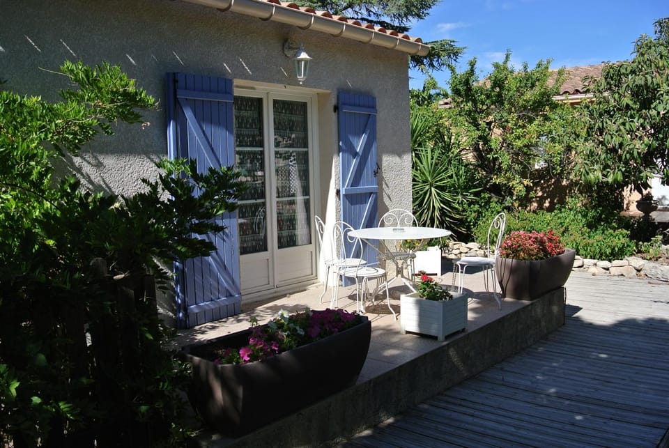 Logis Hôtel Restaurant Le Clos des Capitelles Hotel in Nimes