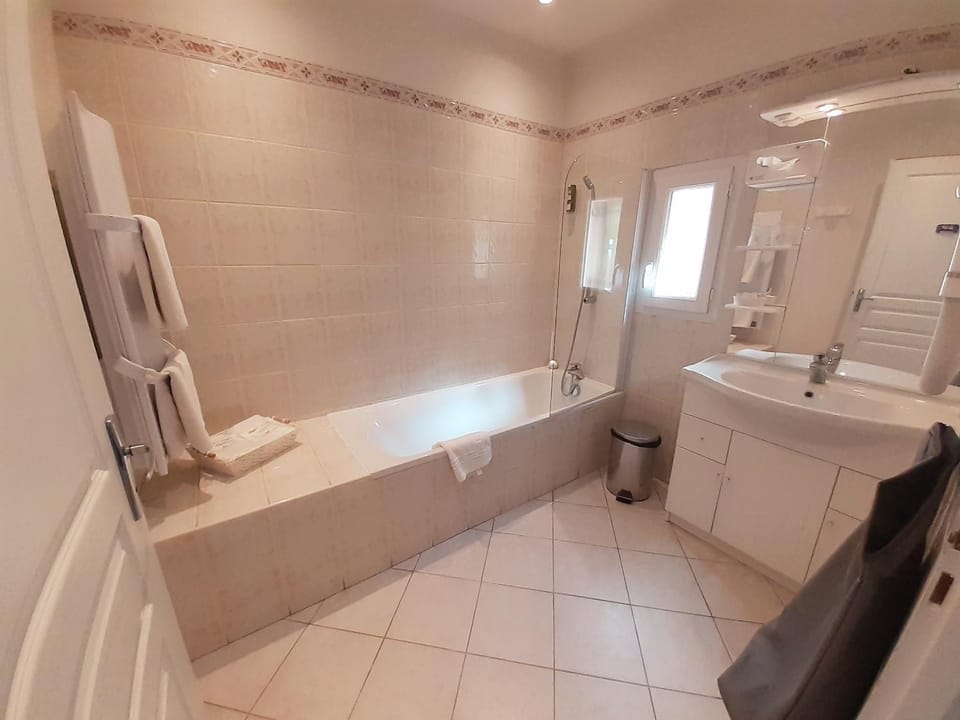 Logis Hôtel Restaurant Le Clos des Capitelles Hotel in Nimes