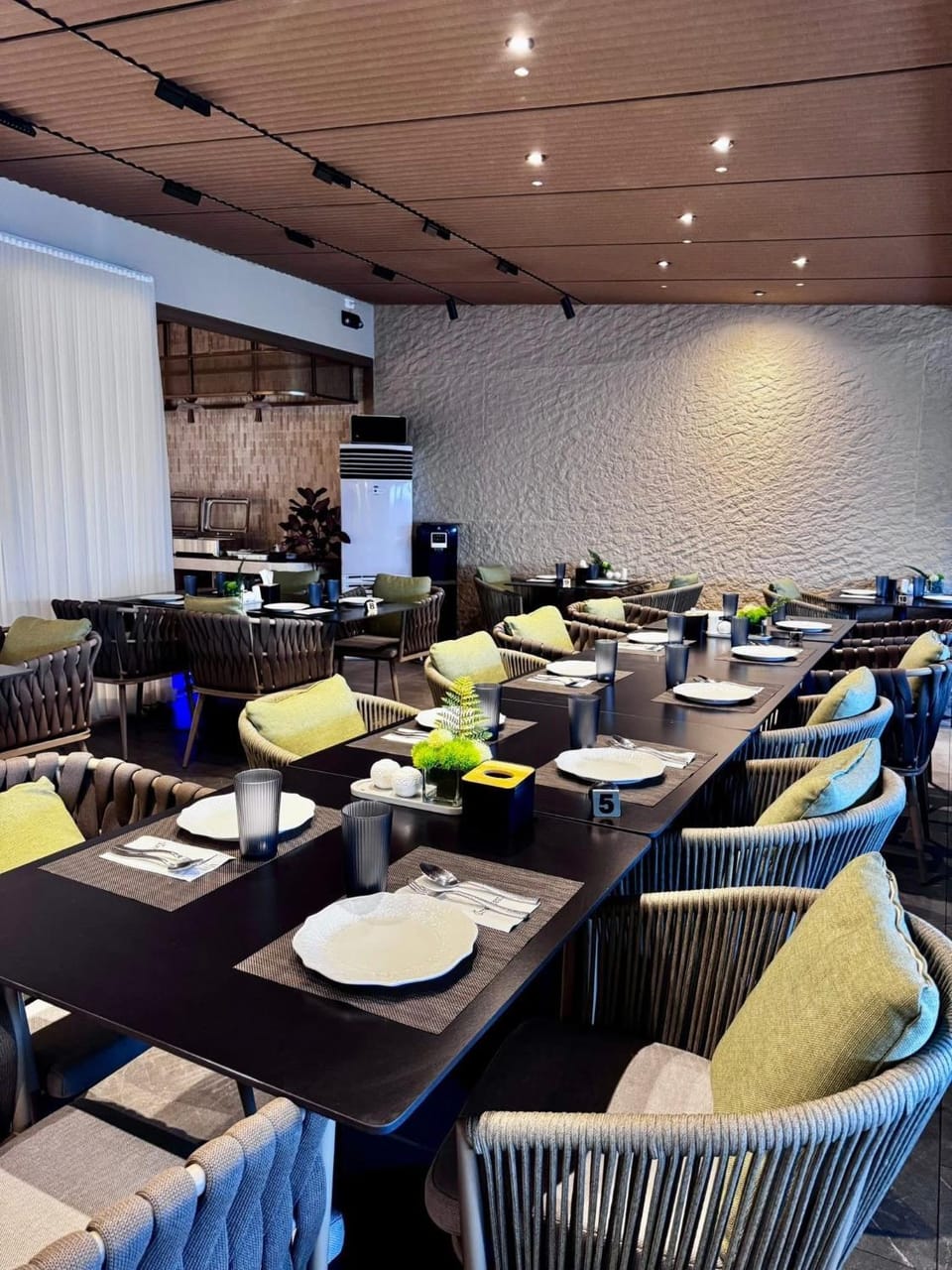 Restaurant/places to eat, Food and drinks