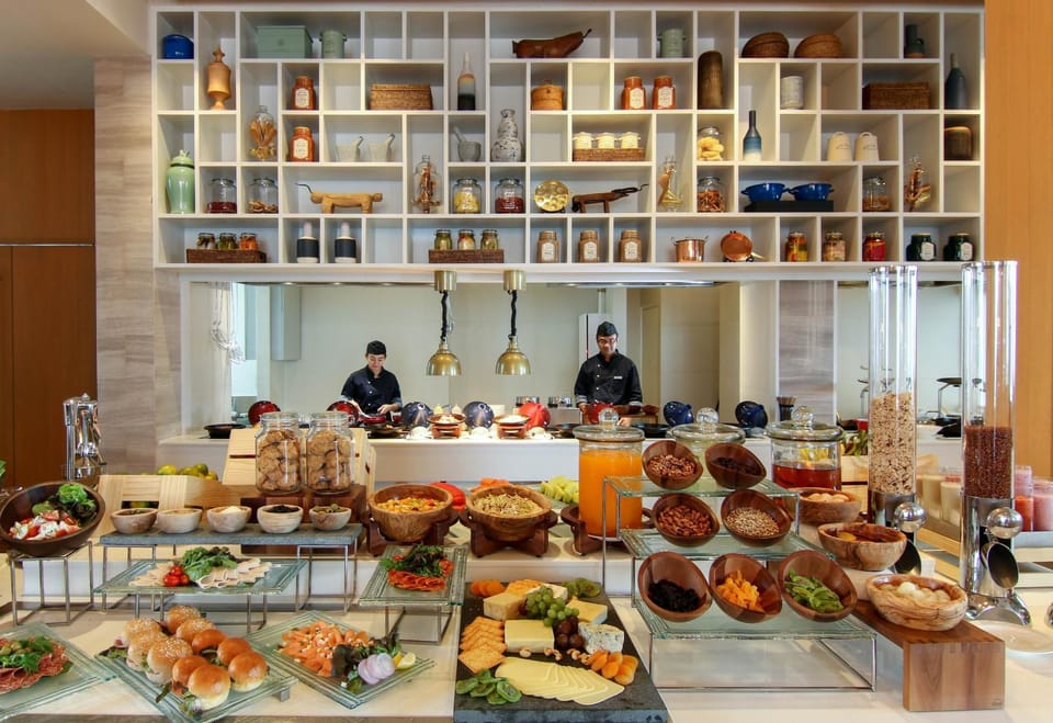 Restaurant/places to eat, Decorative detail, Buffet breakfast