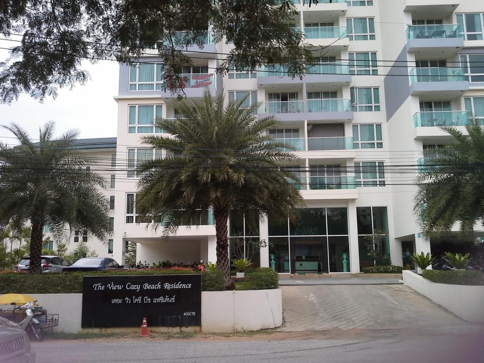 Facade/entrance, Day