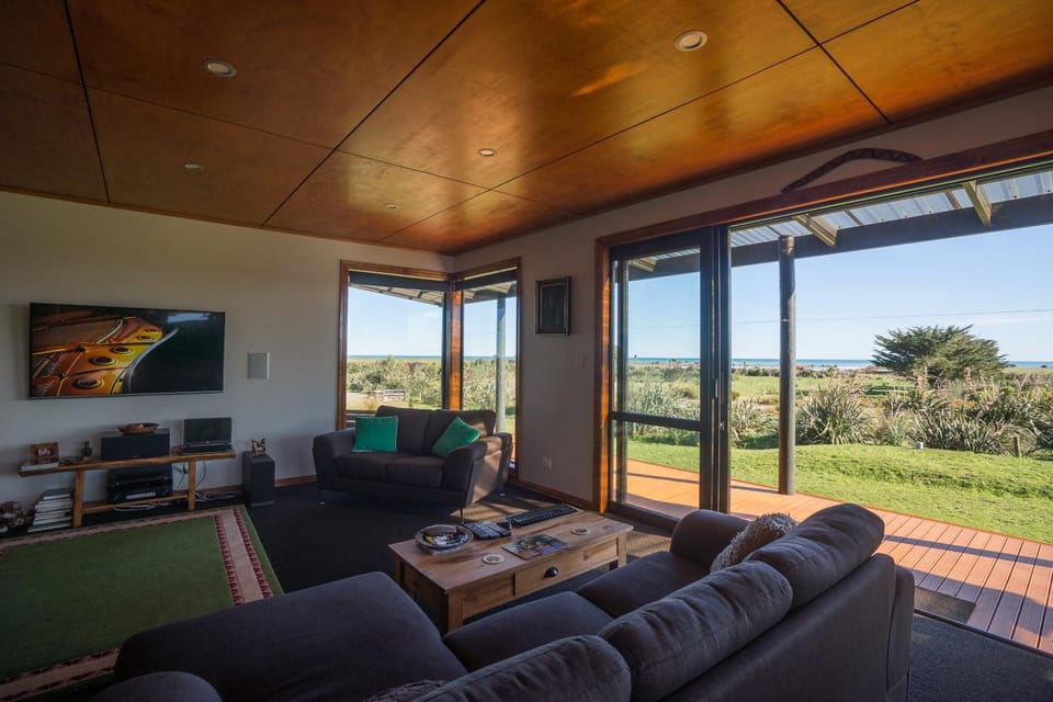 Patio, Living room
