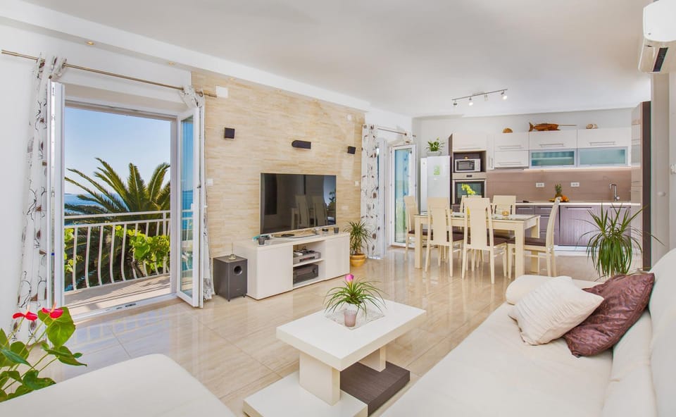 Living room, Sea view