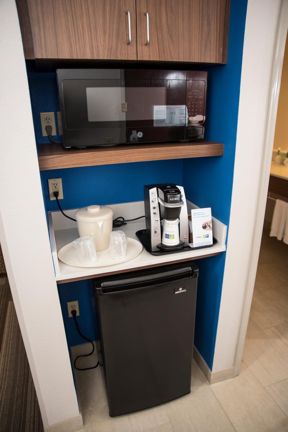 Coffee/tea facilities, minibar