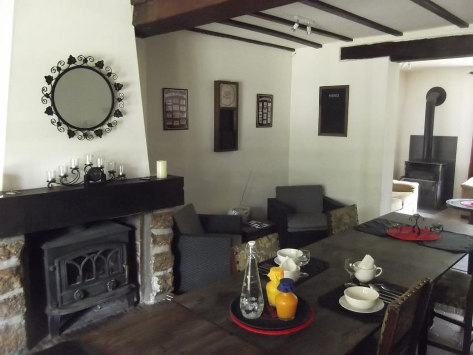 Communal lounge/ TV room, Photo of the whole room, Garden view, Continental breakfast, Buffet breakfast