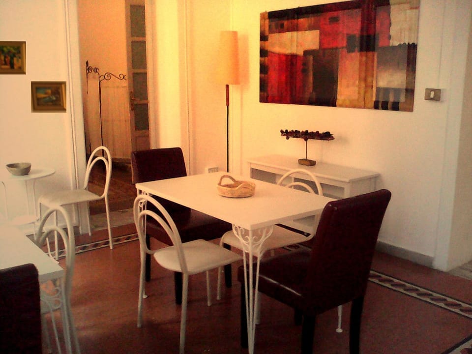 Communal lounge/ TV room, Italian breakfast