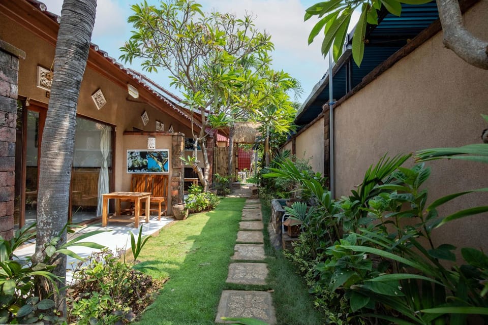 Property building, Spring, Day, Garden, Garden view