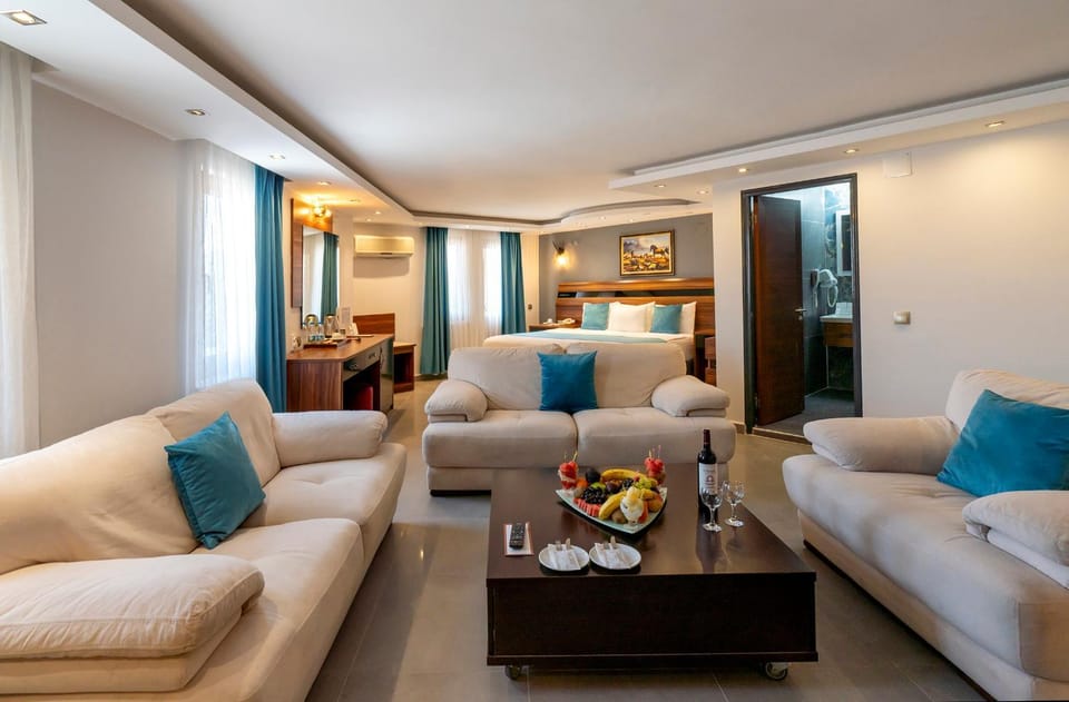 Bed, Living room, Photo of the whole room, Seating area, Bedroom
