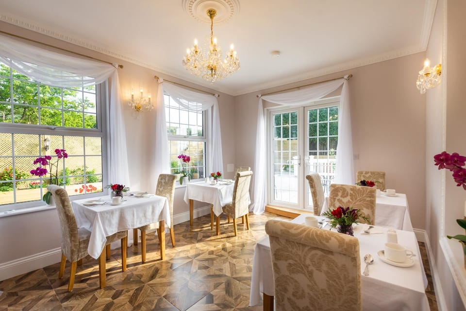 Restaurant/places to eat, English/Irish breakfast