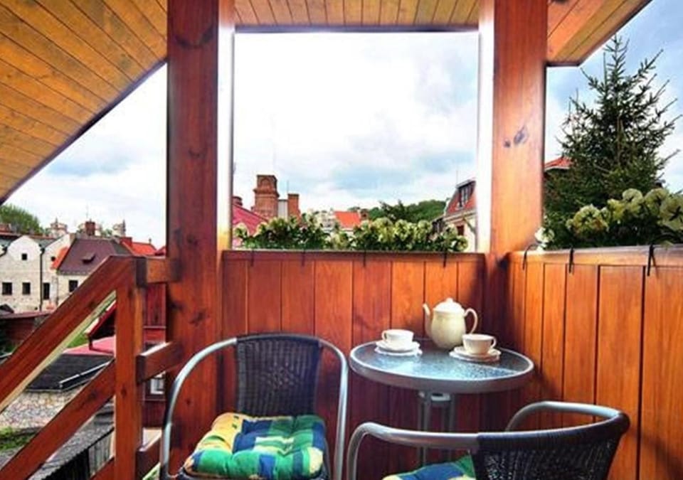Patio, Facade/entrance, Garden, Balcony/Terrace, City view, Street view