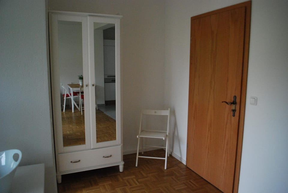 Photo of the whole room, Decorative detail
