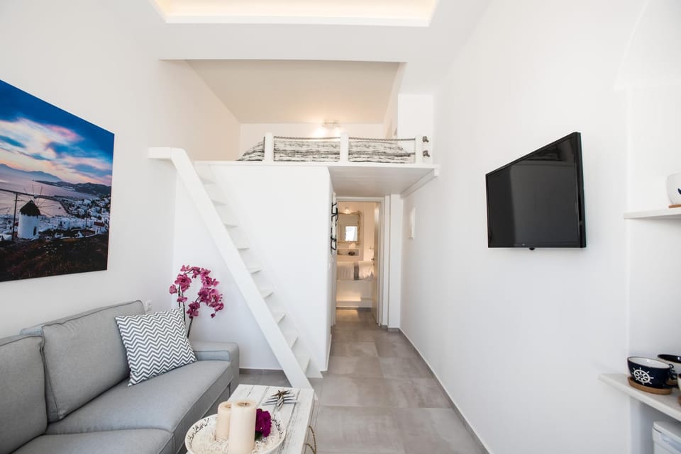 TV and multimedia, Living room, Seating area, Dining area, Bedroom