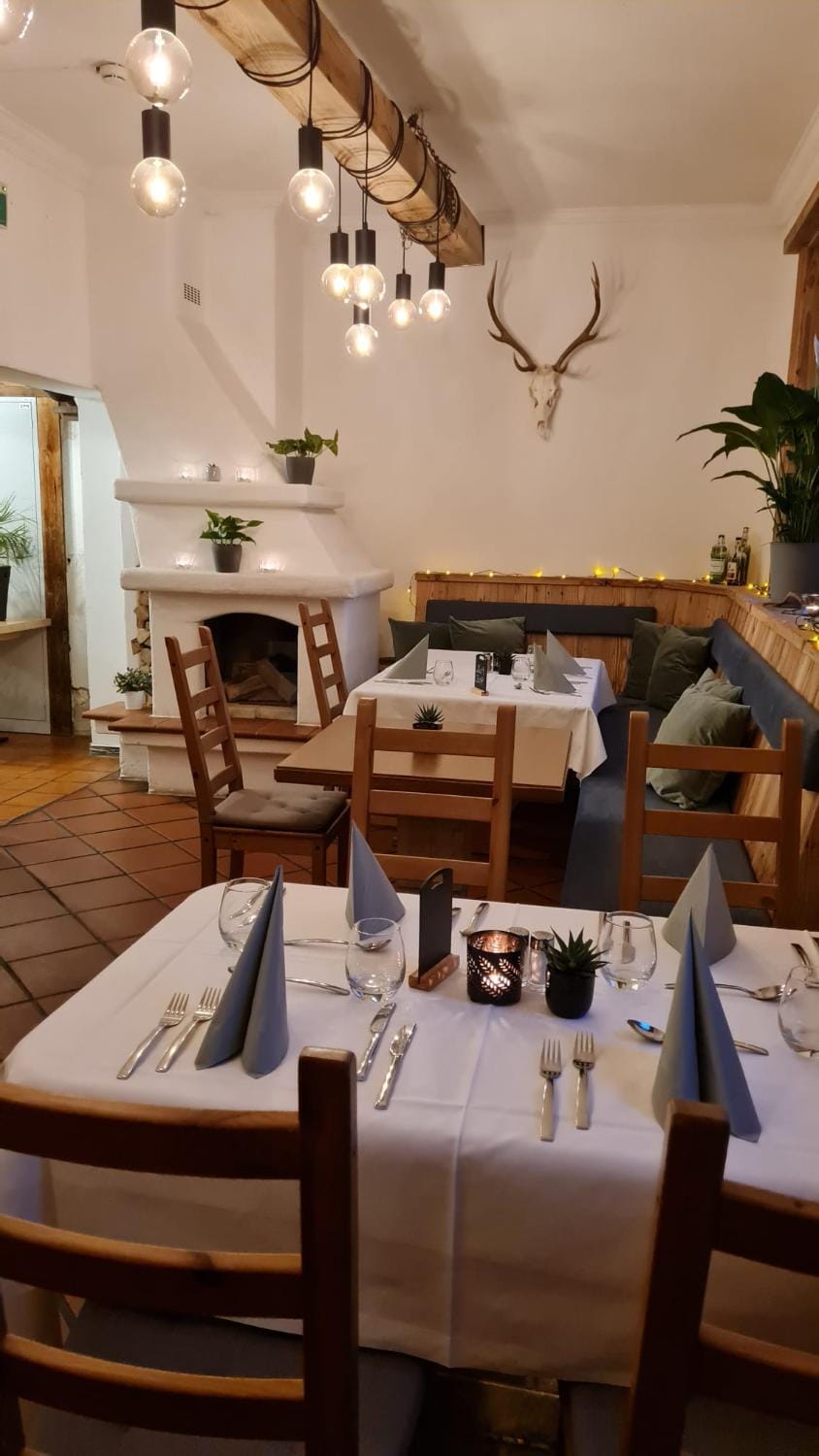 Restaurant/places to eat, Seating area, Dining area