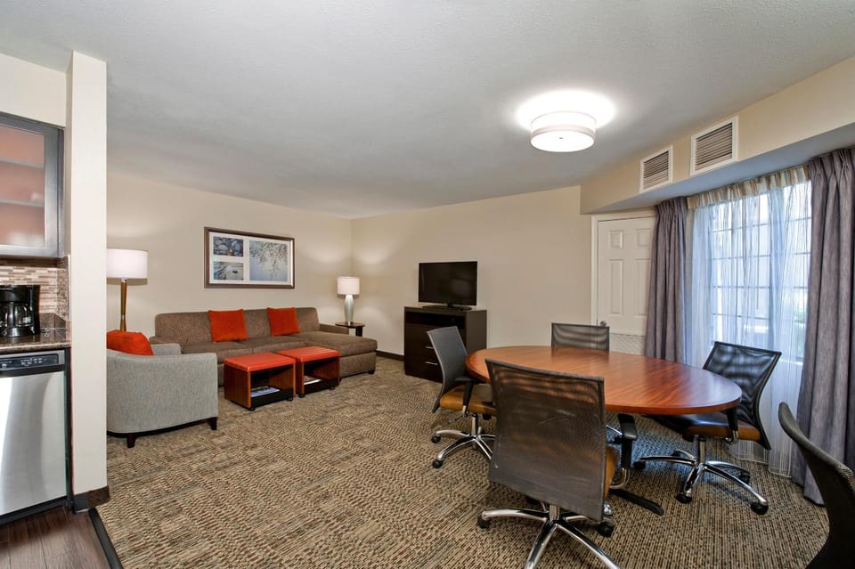 Living room, Dining area, pet friendly
