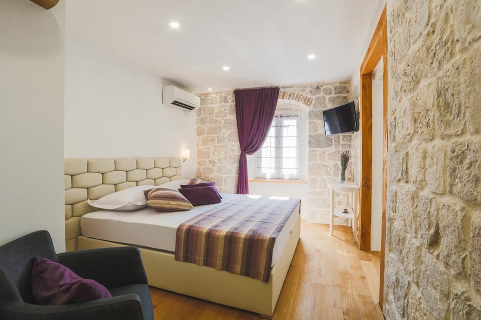 Activities, Garden, Balcony/Terrace, Living room, Other, Decorative detail, Seating area, Floor plan, Animals, Bedroom, City view, Garden view, Area and facilities, Drinks, Alcoholic drinks