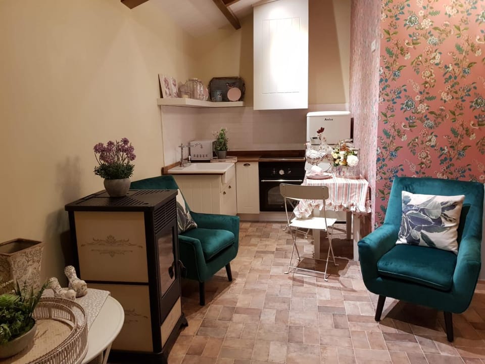 Kitchen or kitchenette, Living room