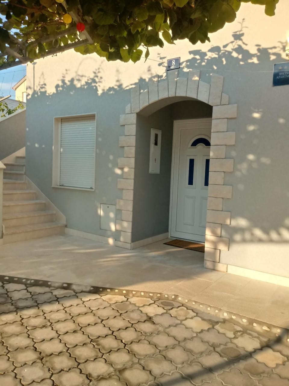 Facade/entrance