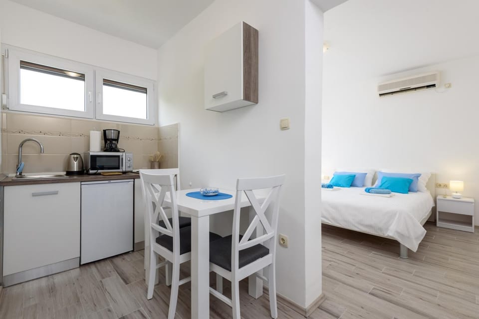 Day, Summer, Coffee/tea facilities, Kitchen or kitchenette, Dining area, Bedroom, On site