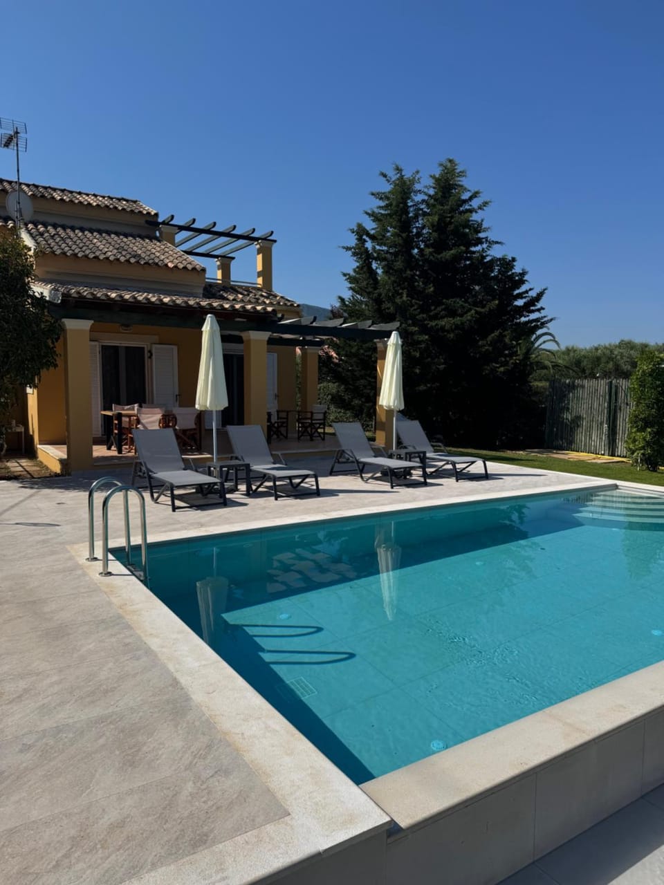 Swimming pool, sunbed