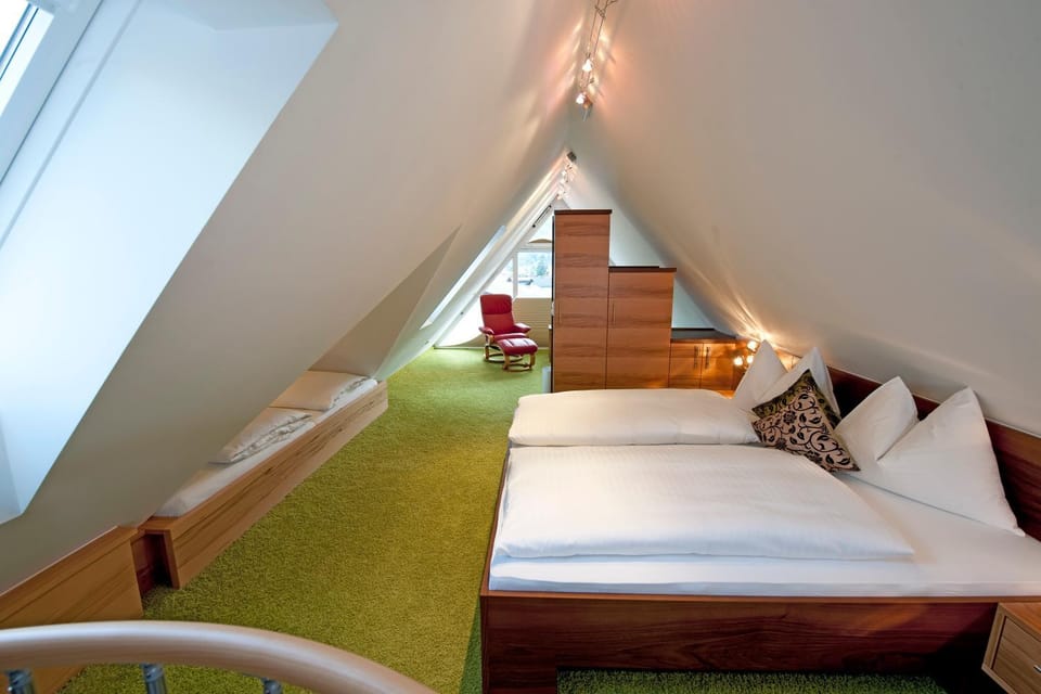 Photo of the whole room, Bedroom