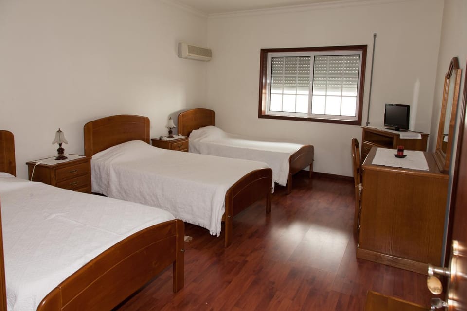 Bed, TV and multimedia, Bedroom, air conditioner