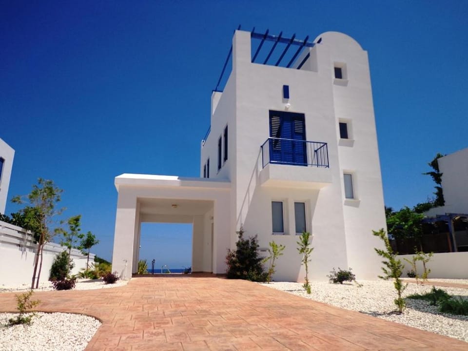 Property building, Day