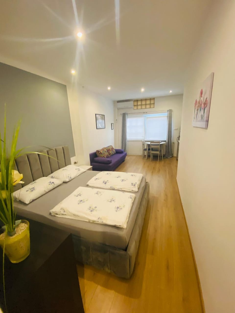Photo of the whole room, Bedroom