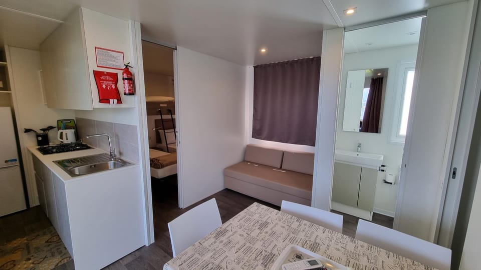 Kitchen or kitchenette, Living room