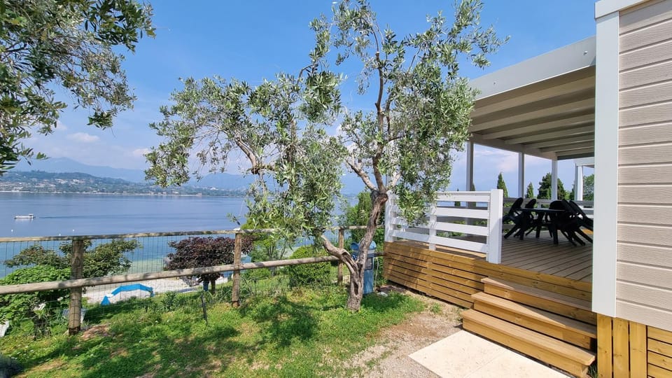 View (from property/room), Balcony/Terrace, Lake view