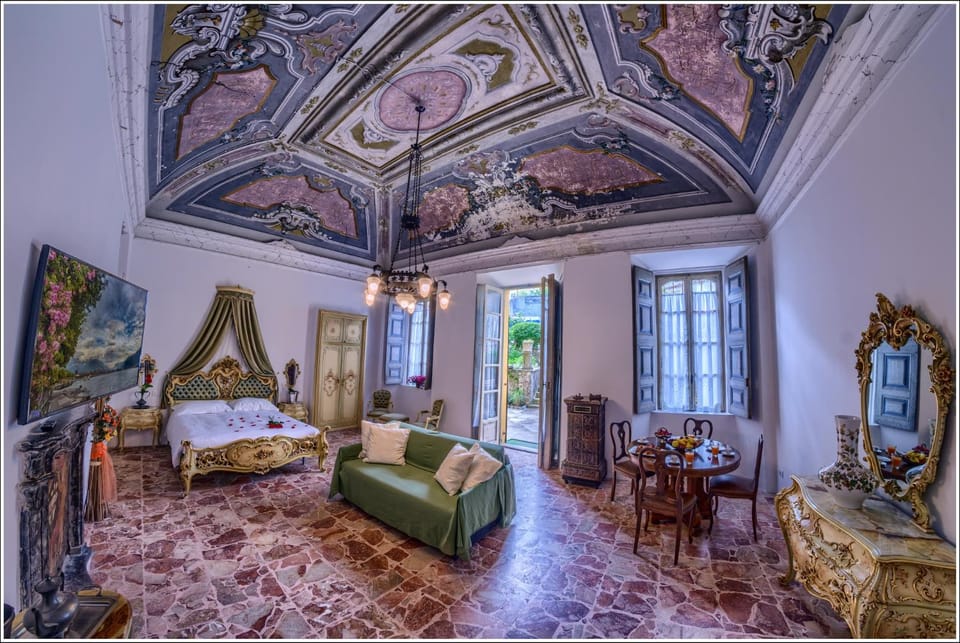 VILLA VINICIA, pool, jacuzzi, airco Bed and Breakfast in Domaso