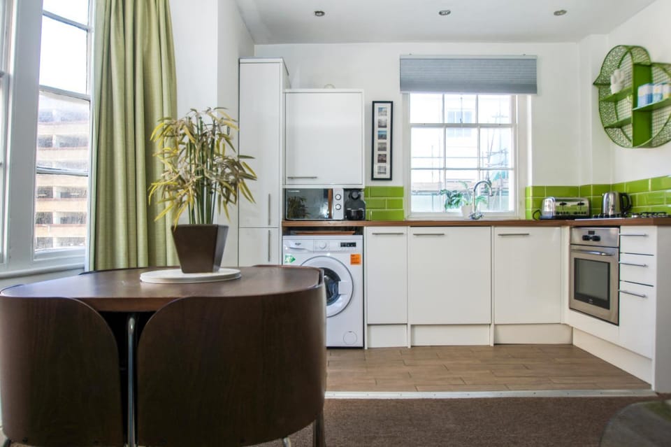 Kitchen or kitchenette, kitchen, kitchen