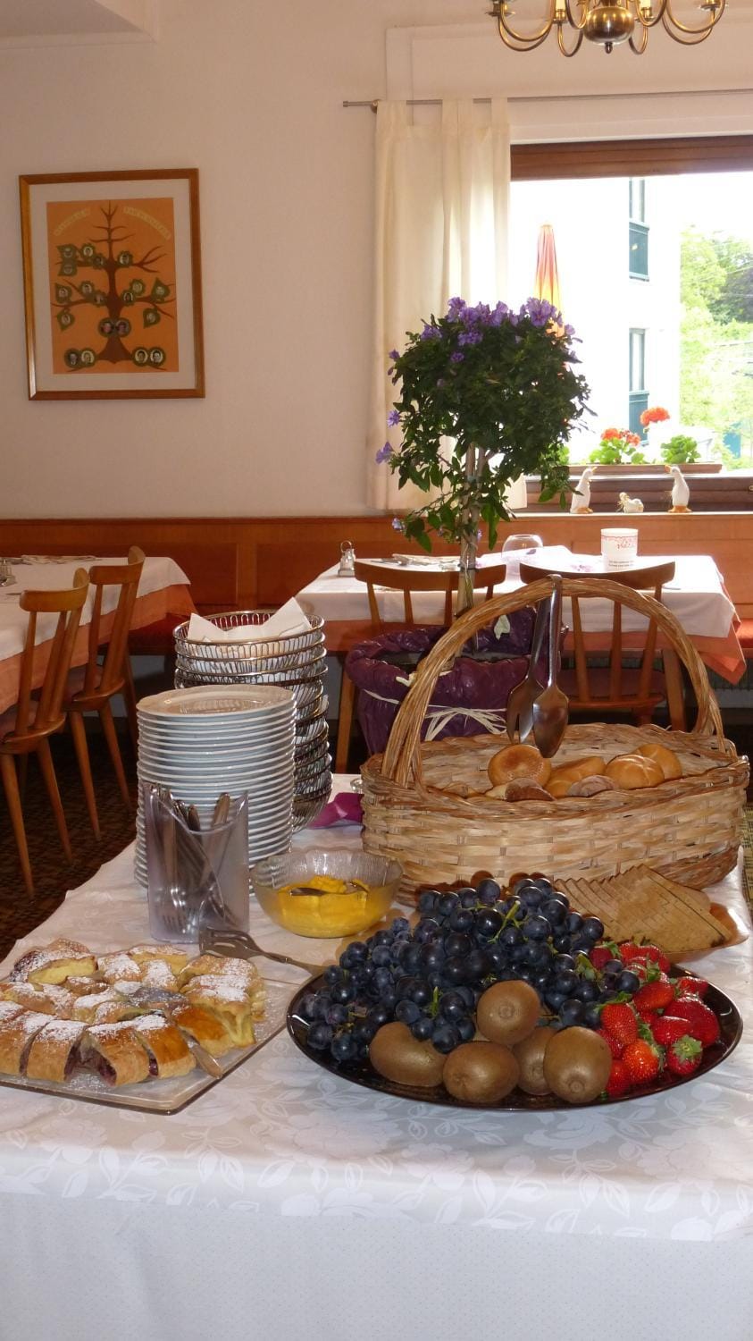 Restaurant/places to eat, Food and drinks, Buffet breakfast
