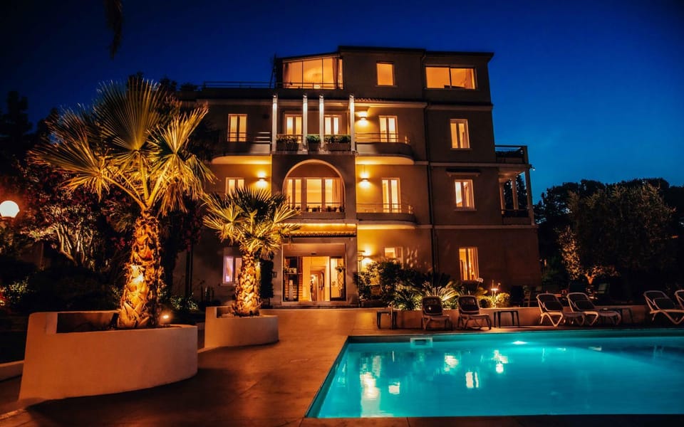 Property building, Garden, Garden view, Pool view, Swimming pool, Sunrise, Sunset