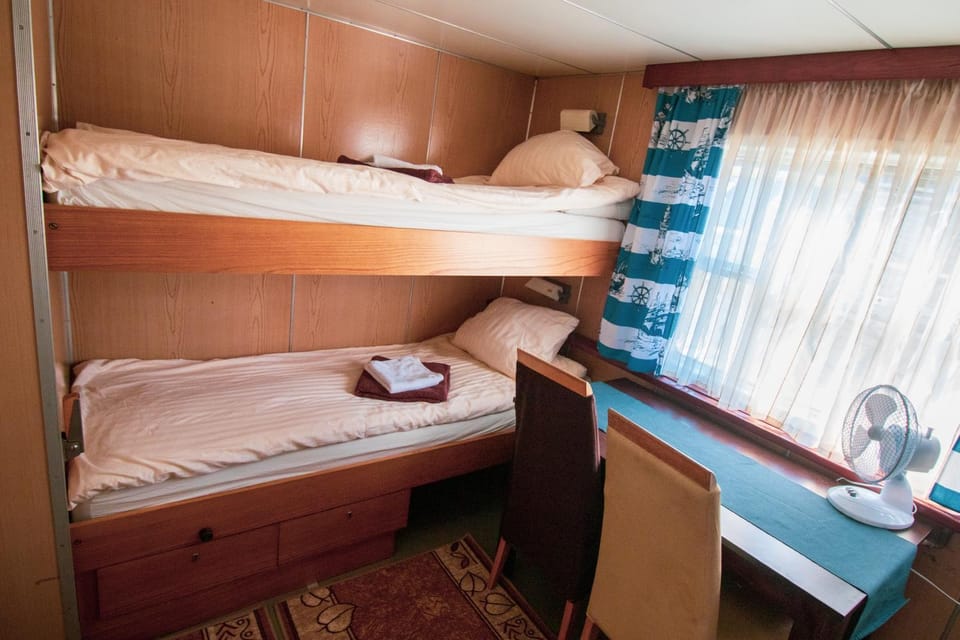 Bed, Photo of the whole room, bunk bed