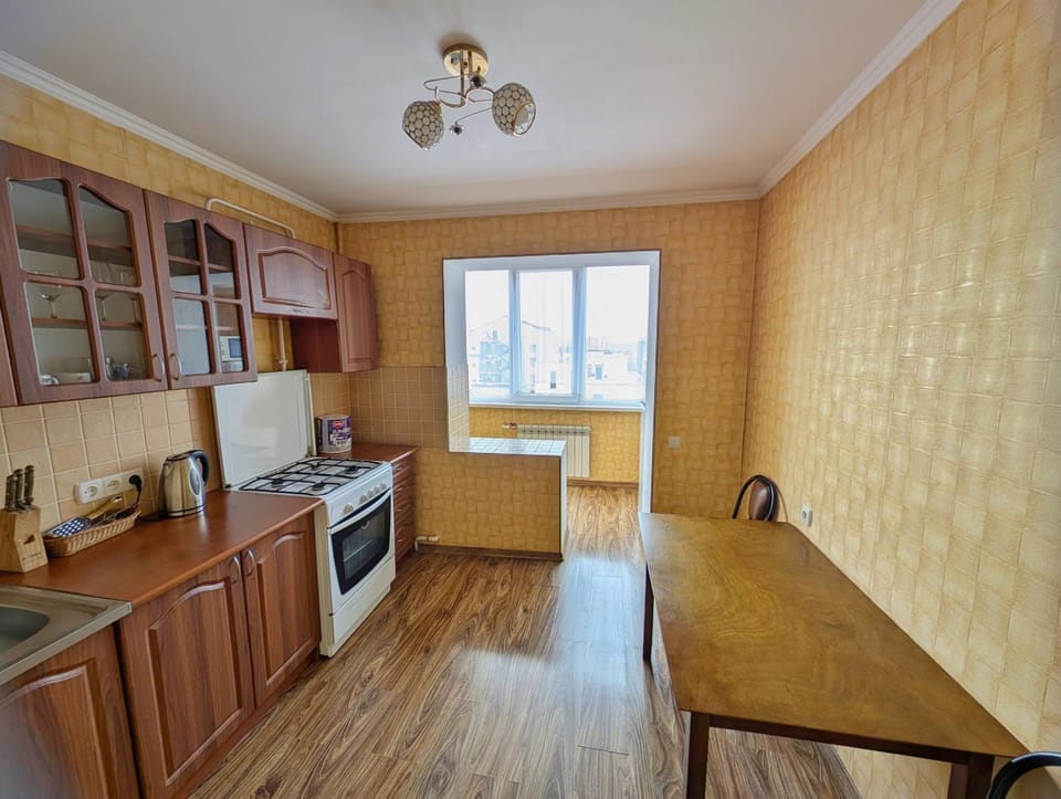 Kitchen or kitchenette, Dining area, oven, stove