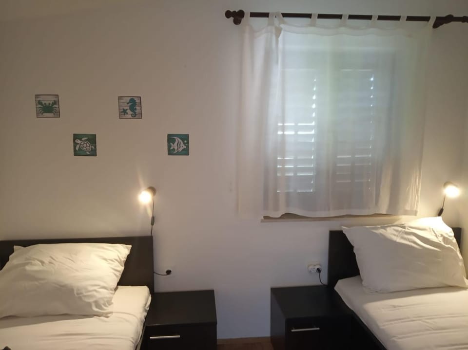 Bed, Decorative detail, Bedroom