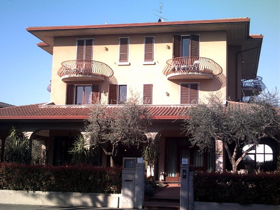 Facade/entrance