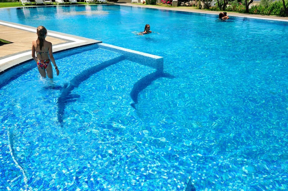 Day, People, Pool view, Swimming pool, group of guests, sunbed