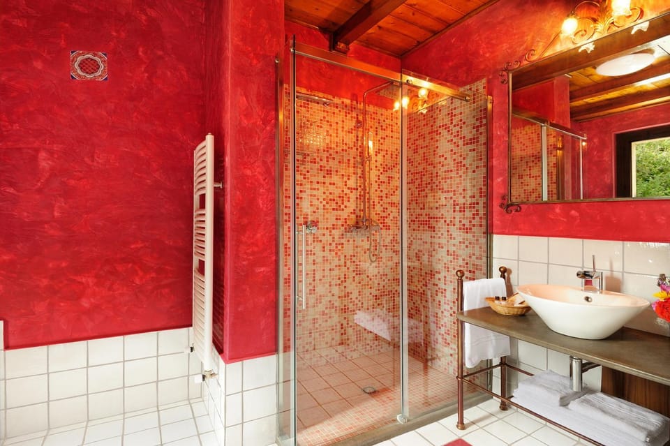 Shower, Toilet, Bathroom, towels