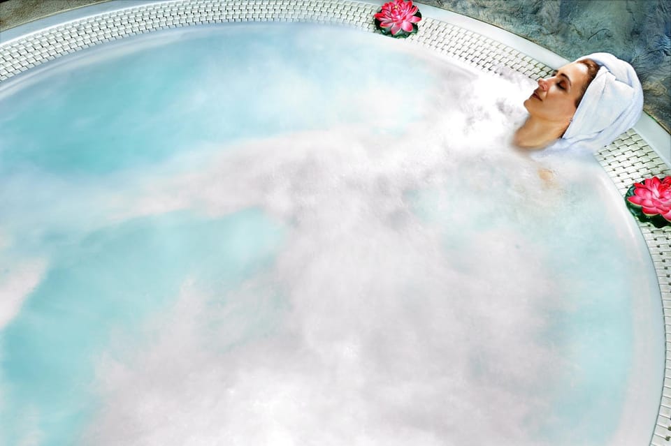 People, Hot Tub, Spa and wellness centre/facilities, Swimming pool, group of guests