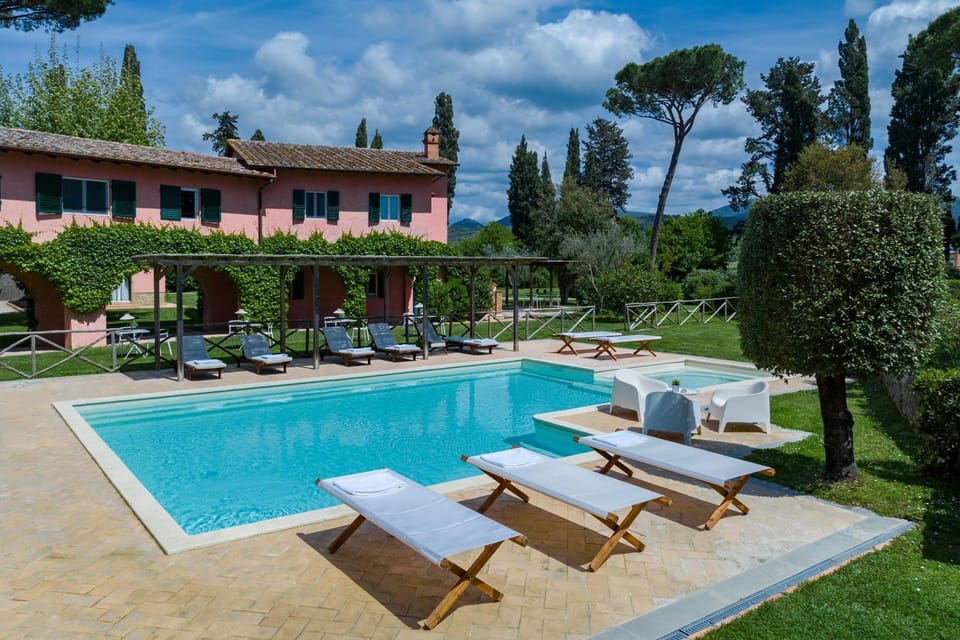 Property building, Restaurant/places to eat, Swimming pool, Breakfast