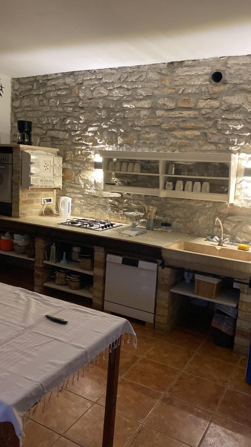 Kitchen or kitchenette, pet friendly, stove