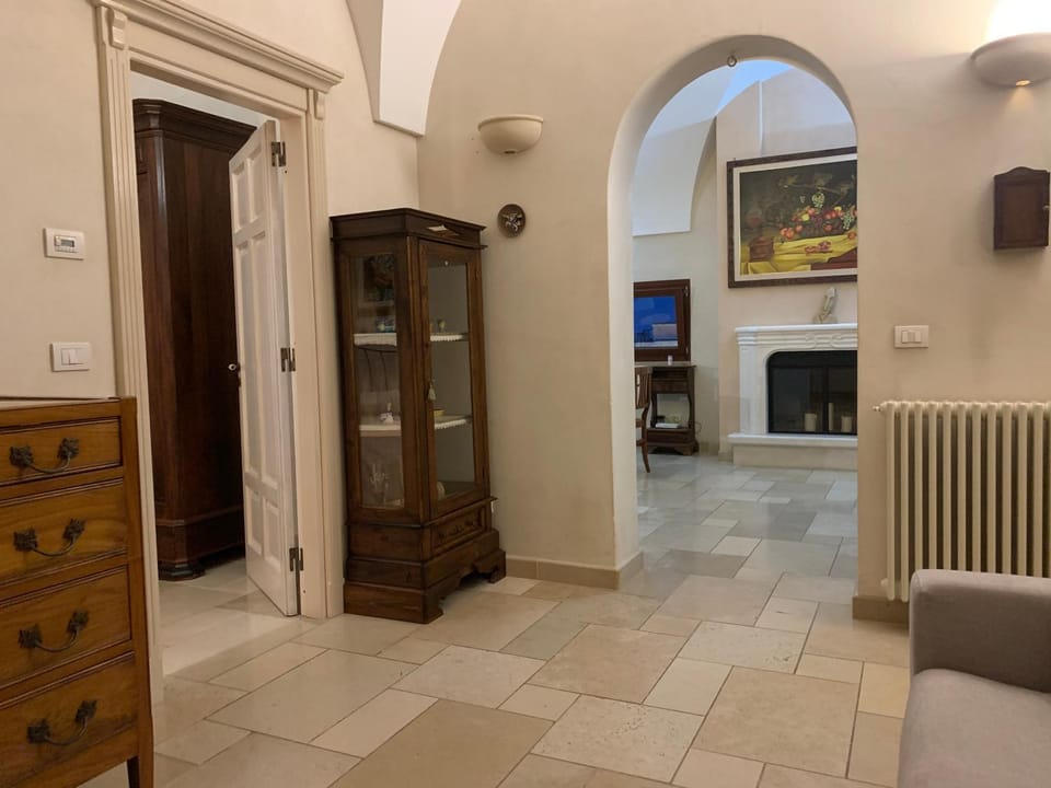 Facade/entrance, Internal: Not applicable to any particular room