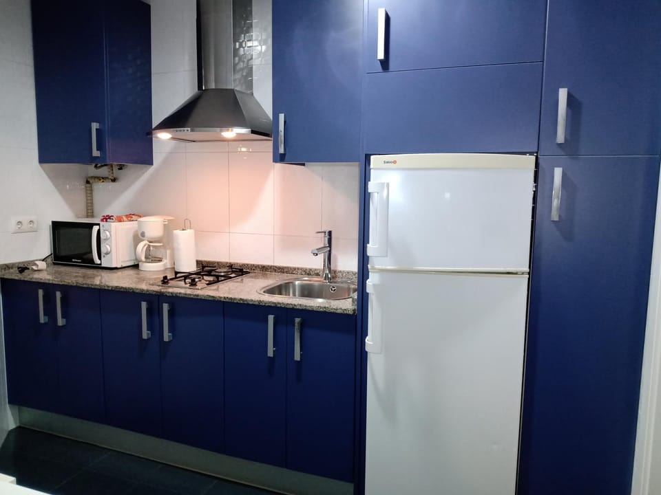 Apartamento Cantabrico junto a la playa y al Hospital Puerta del Mar Apartment in Cadiz