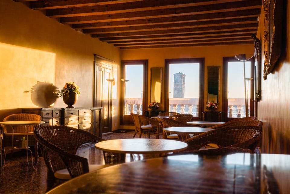 Communal lounge/ TV room, Lounge or bar
