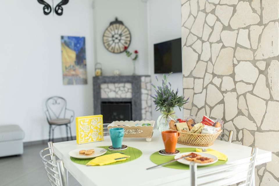 Food close-up, Living room, Photo of the whole room, Dining area, Italian breakfast