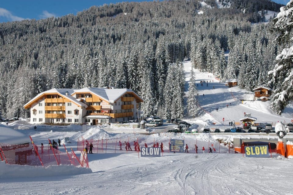 Property building, Natural landscape, Skiing