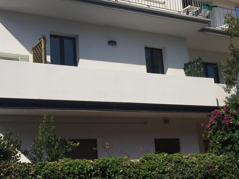 Property building, Facade/entrance, View (from property/room), Balcony/Terrace