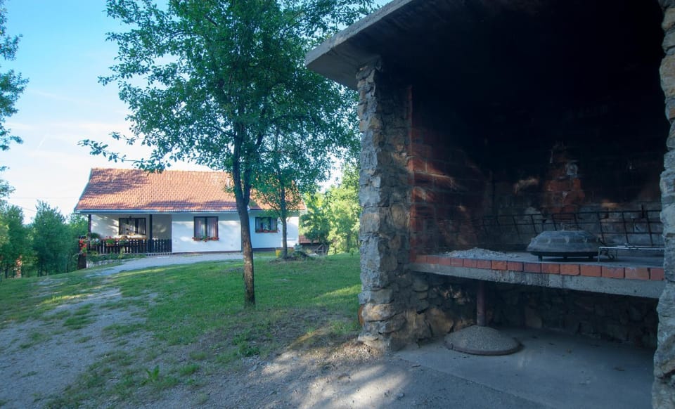 Property building, BBQ facilities, Garden, View (from property/room), Food and drinks